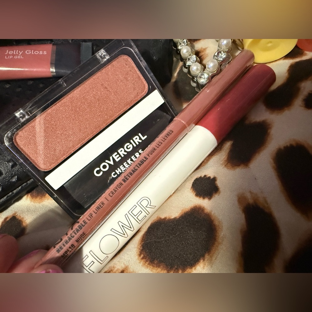 💕Makeup Bundle💕 - Picture 5 of 12